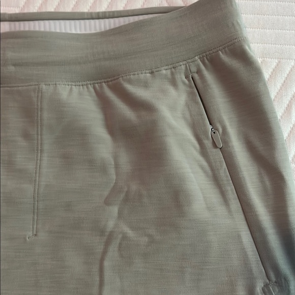 Lululemon Men's Balancer short. 6”, Linerless. Size L. Heathered Tan - Picture 2 of 6